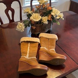 Ugg Wedge Suede Tall Fur Boot never worn!
